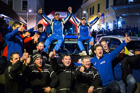 Das Team von ZM-Racing feiert den Sieg von Hermann Neubauer<br>Foto: Benjamin Butschell/Agentur Autosport.at