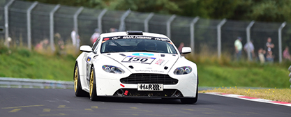 Aston Martin Vantage auf dem Nürburgring - Foto: Michael Perey/Autosport.at