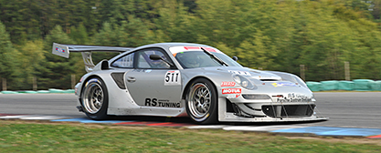 Fritz "K" und der Porsche 997 GT2 Turbo der Brüder Schmirler - Foto: Dirk Hartung/Agentur autosport.at