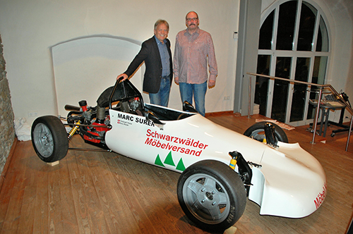 Nach Arie Luyendyk darf sich nun Marc Surer freuen dass Thomas Karr einem Formel-Vau-Rennboliden zu neuem Glanz verhalf<br>Foto: HTS/Archiv Agentur Autosport.at