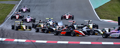 Turbolenter Auftakt der ADAC Formel 4 Saison 2017 in Oschersleben