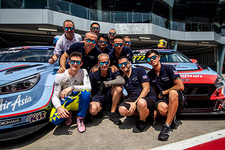 Nico Gruber mit seinem Engstler Motorsport Team <br>Foto: Hussein