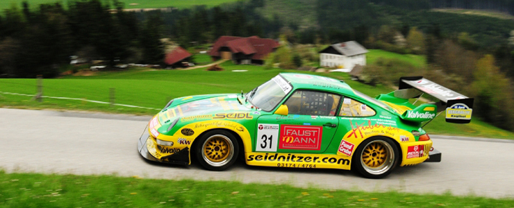 Rupert Schwaiger und sein Porsche sind bereit für den Gipfelsturm bei der Bergrallye in Koglhof - Foto: Ernst Gruber/Agentur Autosport.at